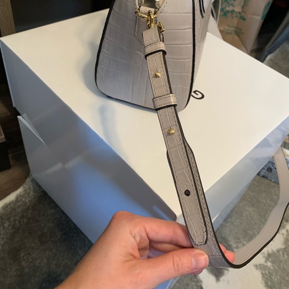 Givenchy Antigona mini bag in Dune - Picture 3 of 9